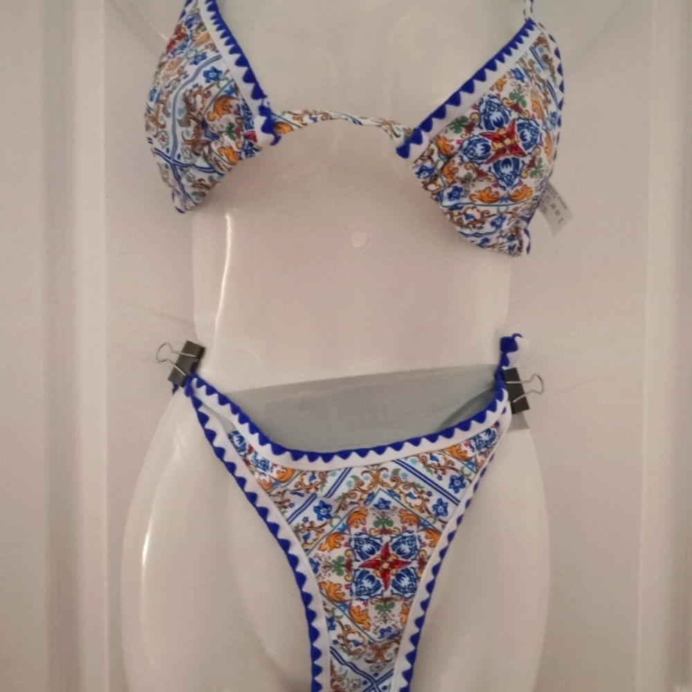 2 piece bikinis for a teen size small new